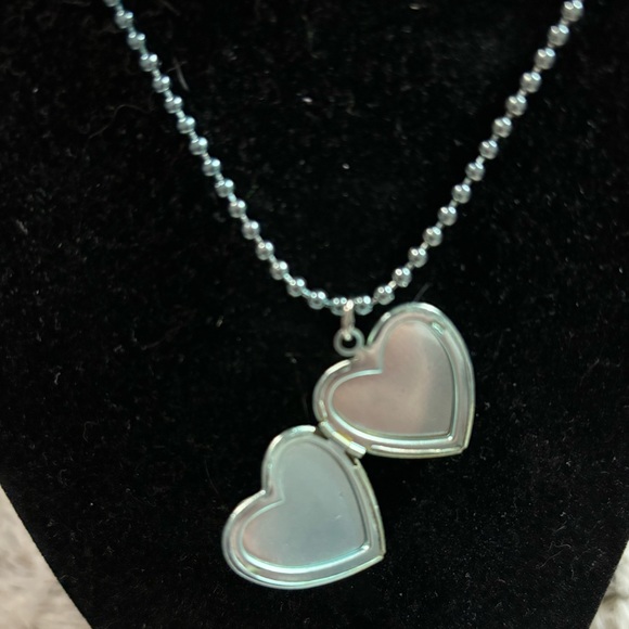 Disney Princess Girls Necklace with Opening Heart Locket 16" Long New with Tags - Picture 3 of 5